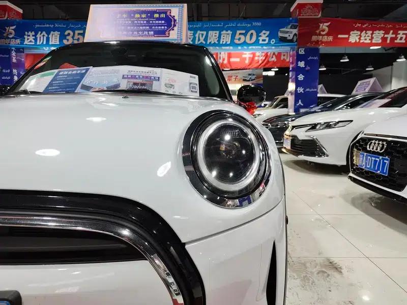 MINI 2022 Facelift 1.5T COOPER Artist 5-Door Edition — миниатюра 7