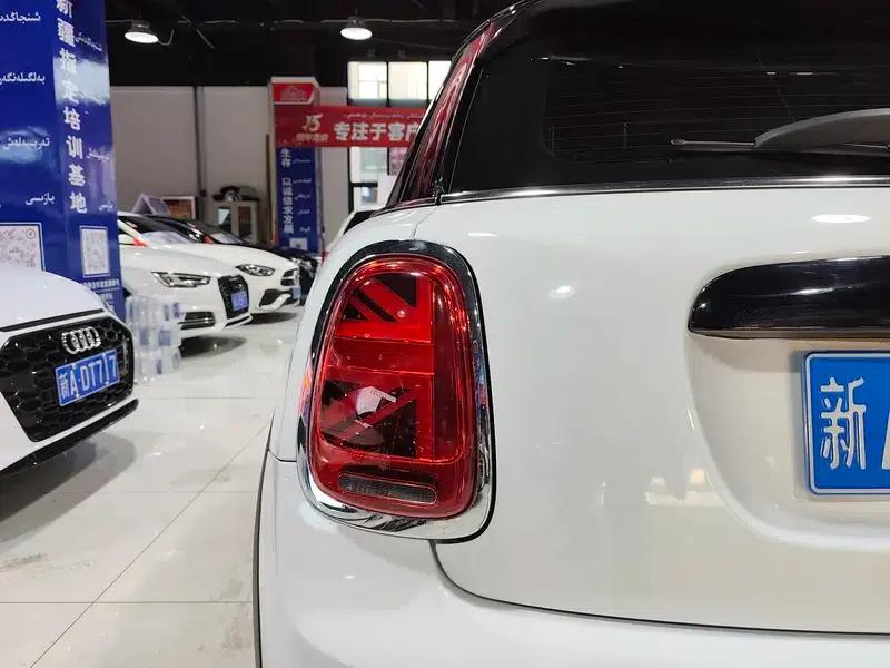 MINI 2022 Facelift 1.5T COOPER Artist 5-Door Edition — миниатюра 8