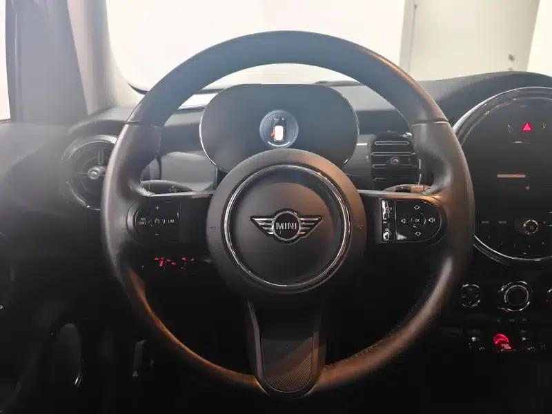 2023 MINI 1.5T ONE 5-Door Edition — миниатюра 8