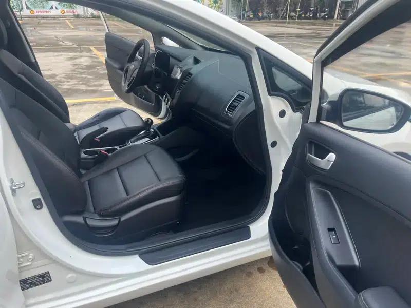 Kia K3 2017 1.6L Automatic 15th Anniversary Special Edition GLS — миниатюра 8