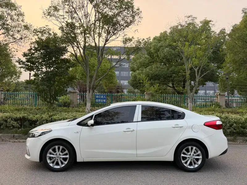 Kia K3 2017 1.6L Automatic 15th Anniversary Special Edition GLS — миниатюра 3