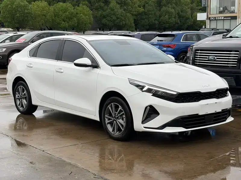 Kia K3 2023 1.5L IVT Luxury Edition — миниатюра 3
