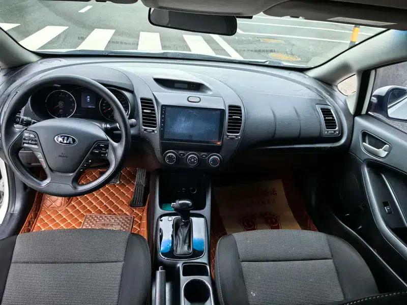 Kia K3 2017 1.6L Automatic 15th Anniversary Special Edition GLS — миниатюра 11