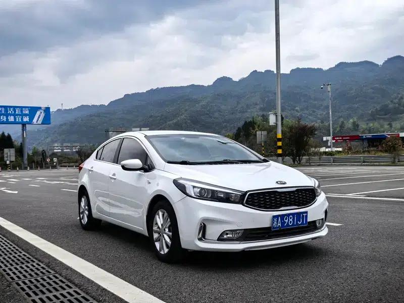 Kia K3 2017 1.6L Automatic 15th Anniversary Special Edition GLS — миниатюра 3