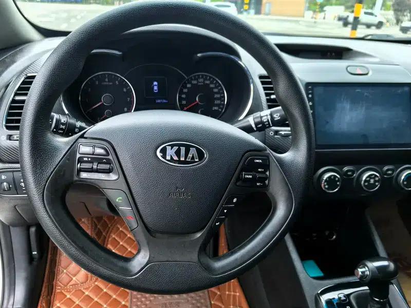 Kia K3 2017 1.6L Automatic 15th Anniversary Special Edition GLS — миниатюра 9