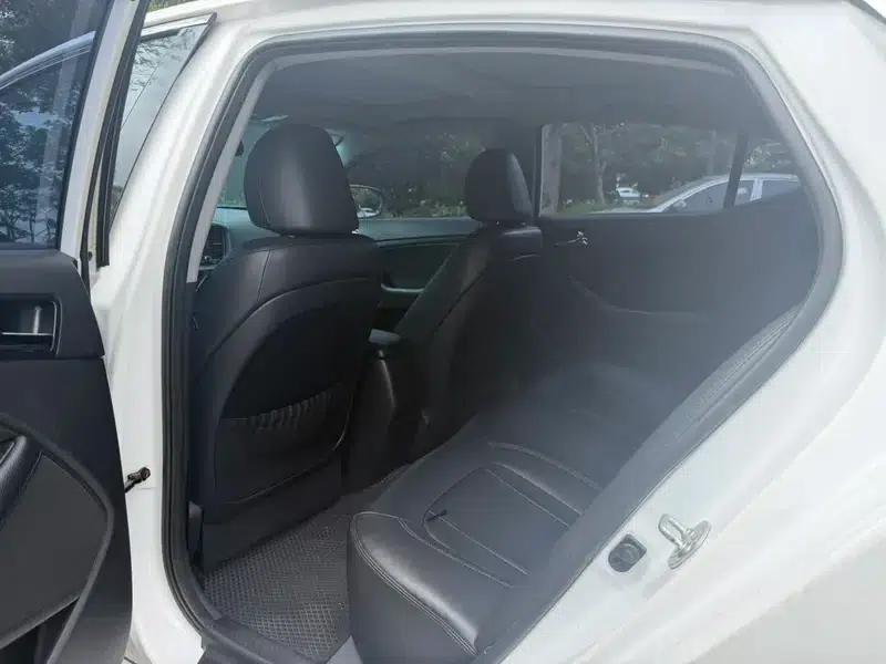Kia K5 2012 2.0L Automatic GL — миниатюра 10