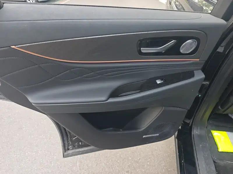 Chery Tiggo 9 2025 2.0T DCT 2WD Black Warrior Edition — миниатюра 17