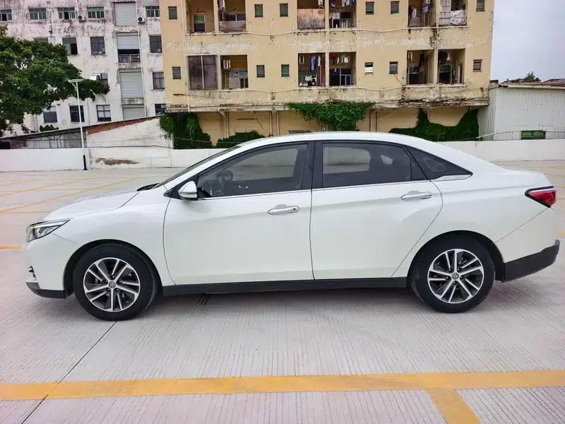 Venucia D60 2019 1.6L XL CVT Intelligent Elite Edition — миниатюра 4