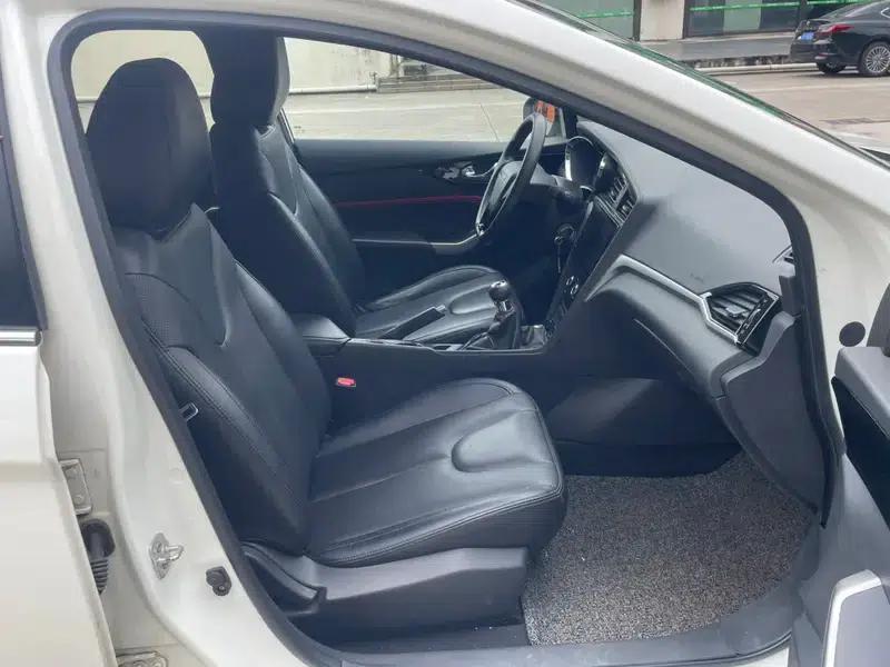 Venucia D60 2019 Model, 100,000 Glory Edition 1.6L Entry Manual Elegance Edition (National VI Emission Standard) — миниатюра 13