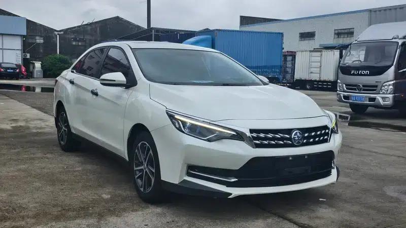 Venucia D60 2018 1.6L CVT Intelligent Elite Edition — миниатюра 3