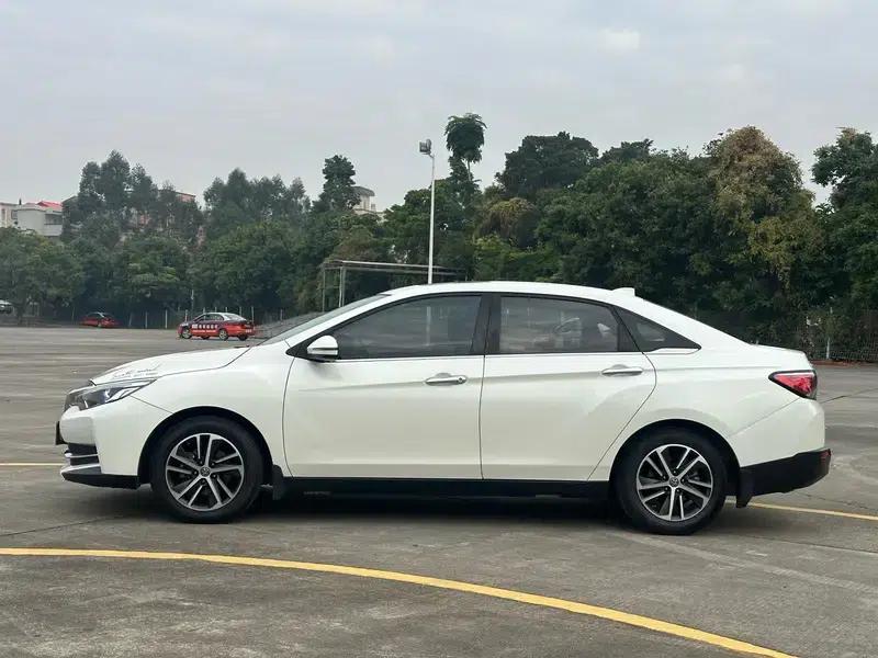 Venucia D60 2019 1.6L XL CVT Intelligent Elite Edition — миниатюра 4