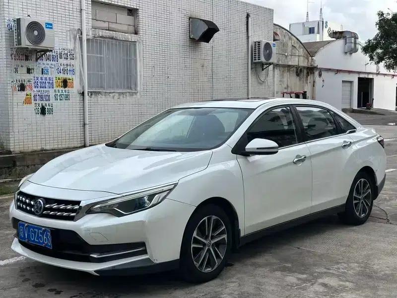Venucia D60 2018 1.6L CVT Intelligent Elite Edition — миниатюра 1