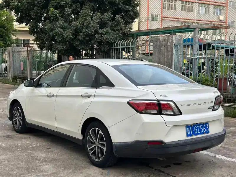 Venucia D60 2018 1.6L CVT Intelligent Elite Edition — миниатюра 4