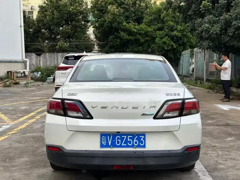 Venucia D60 2018 1.6L CVT Intelligent Elite Edition — миниатюра 5
