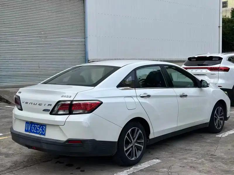 Venucia D60 2018 1.6L CVT Intelligent Elite Edition — миниатюра 6