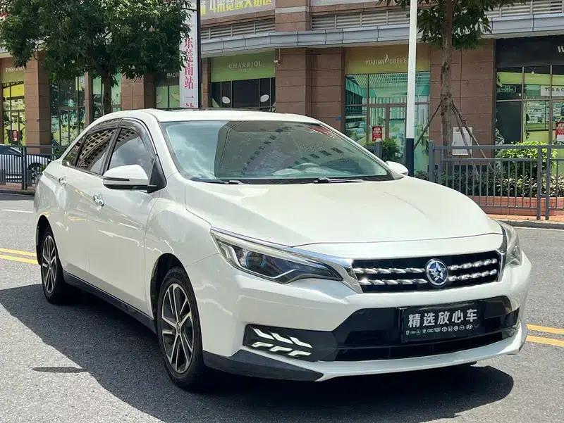 Venucia D60 2018 1.6L CVT Intelligent Elite Edition — миниатюра 3