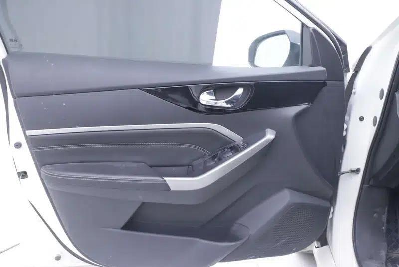 Venucia D60 2021 PLUS 1.6L XL CVT Elite Edition — миниатюра 7