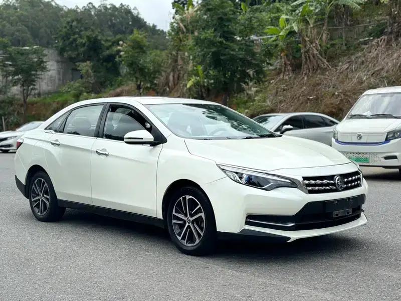 Venucia D60 2019 1.6L XL CVT Intelligent Elite Edition — миниатюра 3