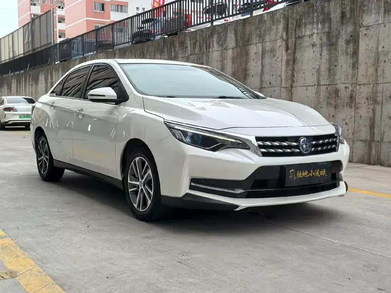 Venucia D60 2018 1.6L CVT Intelligent Elite Edition — миниатюра 3
