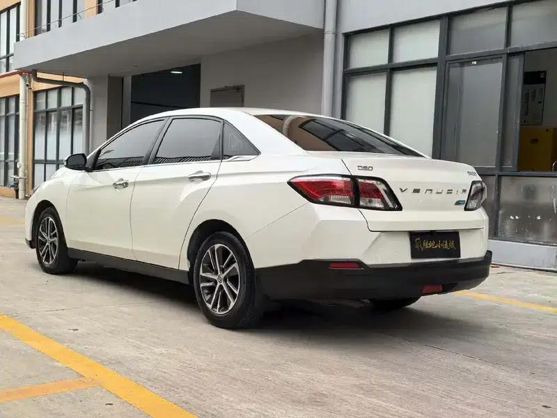 Venucia D60 2018 1.6L CVT Intelligent Elite Edition — миниатюра 4