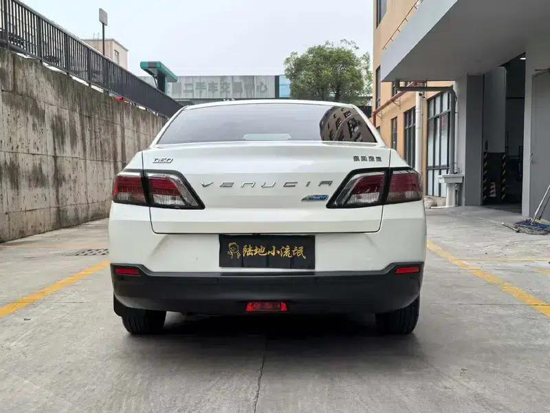 Venucia D60 2018 1.6L CVT Intelligent Elite Edition — миниатюра 5