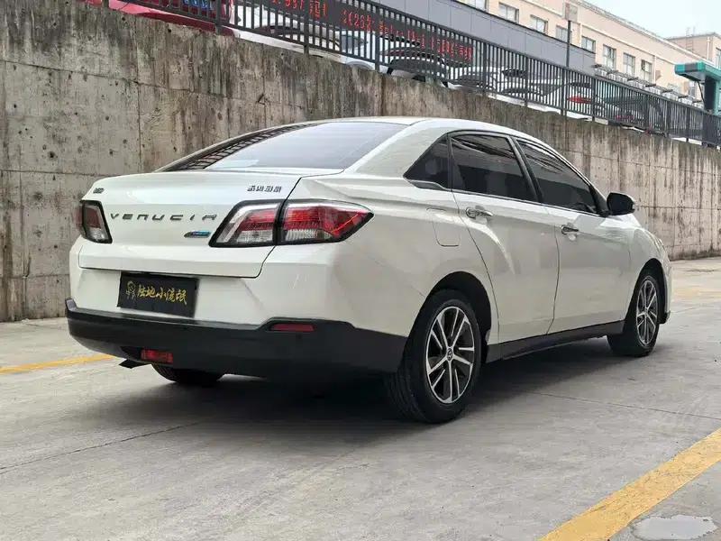 Venucia D60 2018 1.6L CVT Intelligent Elite Edition — миниатюра 6