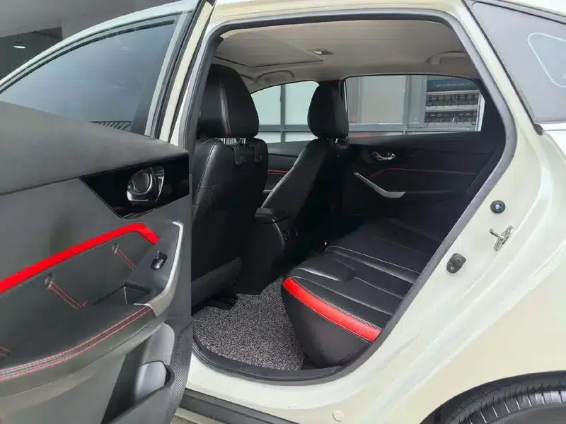 Venucia D60 2018 1.6L CVT Intelligent Elite Edition — миниатюра 9