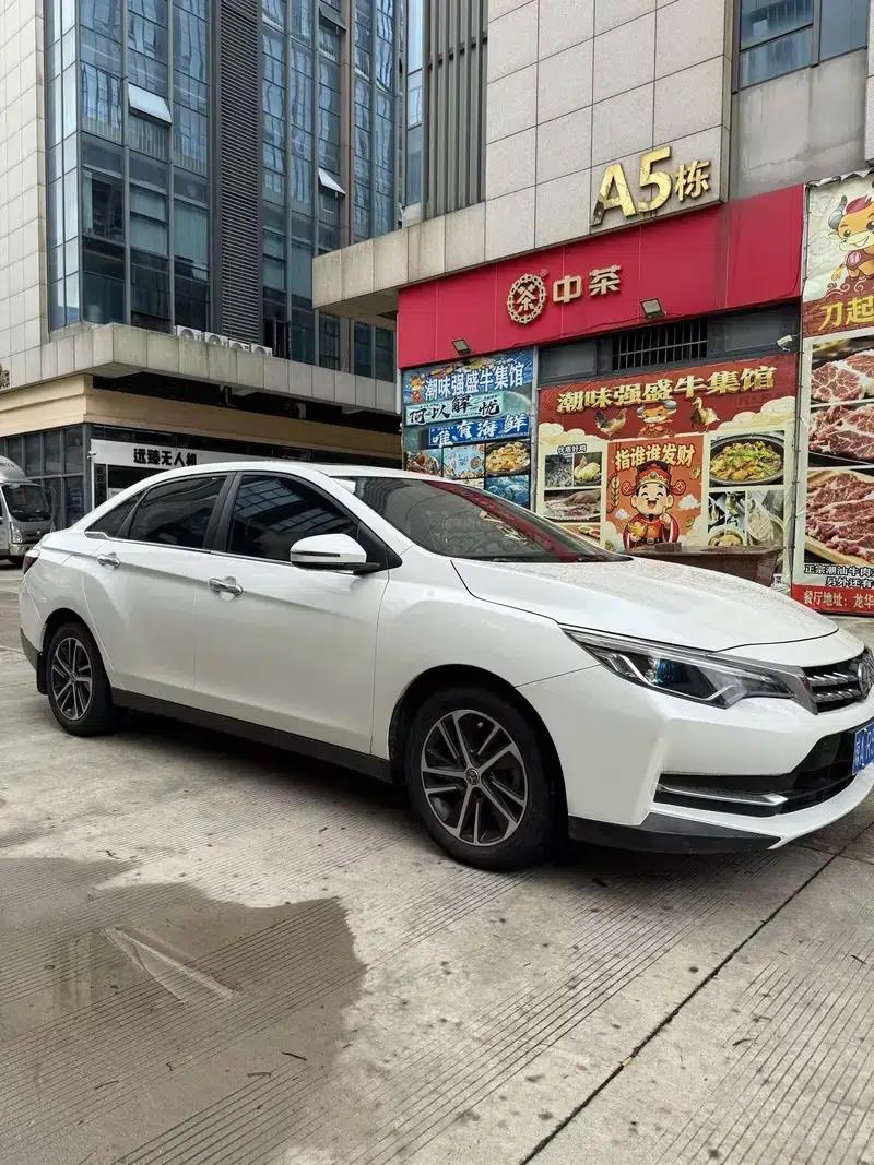 Venucia D60 2019 1.6L XE CVT Comfort Edition — миниатюра 3