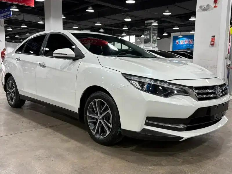 Venucia D60 2019 1.6L XL CVT Intelligent Elite Edition — миниатюра 3