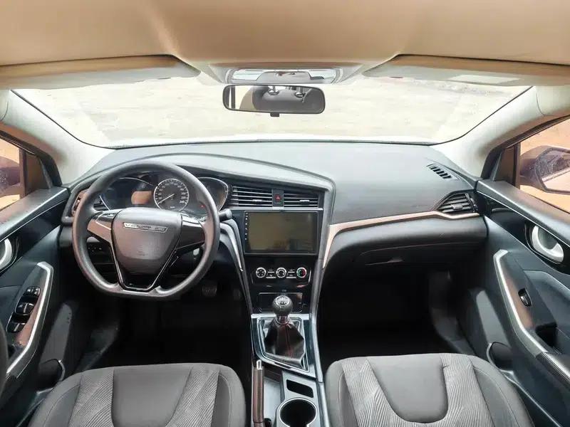 Venucia D60 2021 1.6L Entry Manual Comfort Edition — миниатюра 7