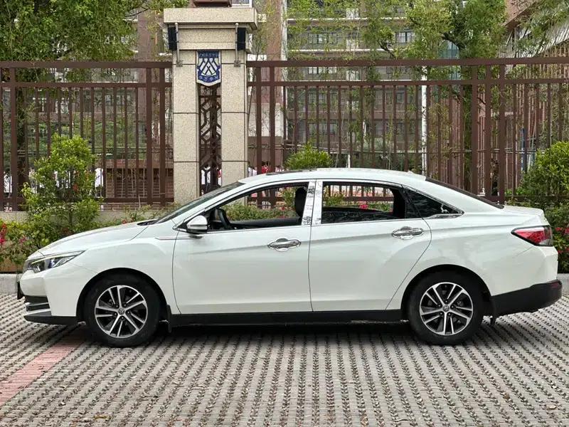 Venucia D60 2019 1.6L XL Manual Intelligent Elite Edition — миниатюра 4