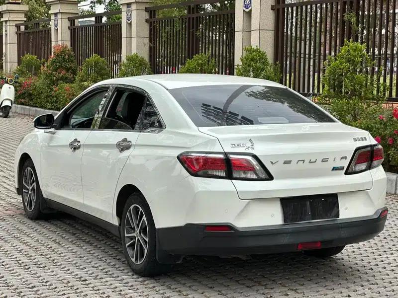 Venucia D60 2019 1.6L XL Manual Intelligent Elite Edition — миниатюра 5
