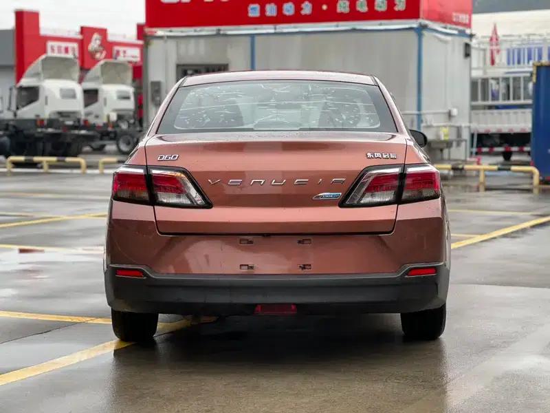 Venucia D60 2018 1.6L CVT Comfort Edition — миниатюра 5