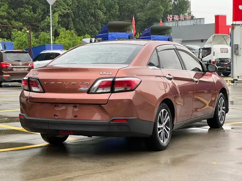 Venucia D60 2018 1.6L CVT Comfort Edition — миниатюра 6