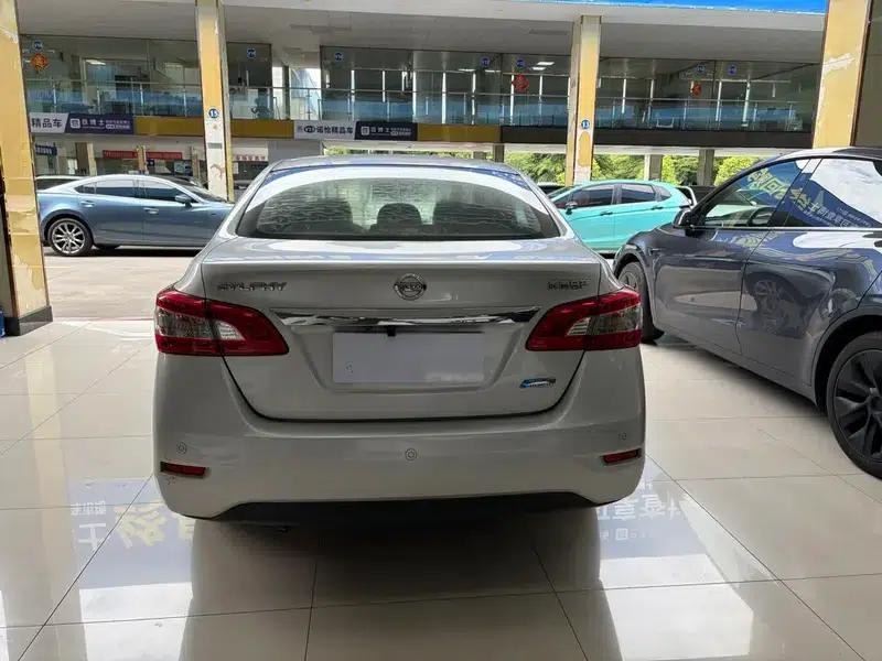 Nissan Sylphy 2014 1.6XV CVT Premium Edition — миниатюра 4