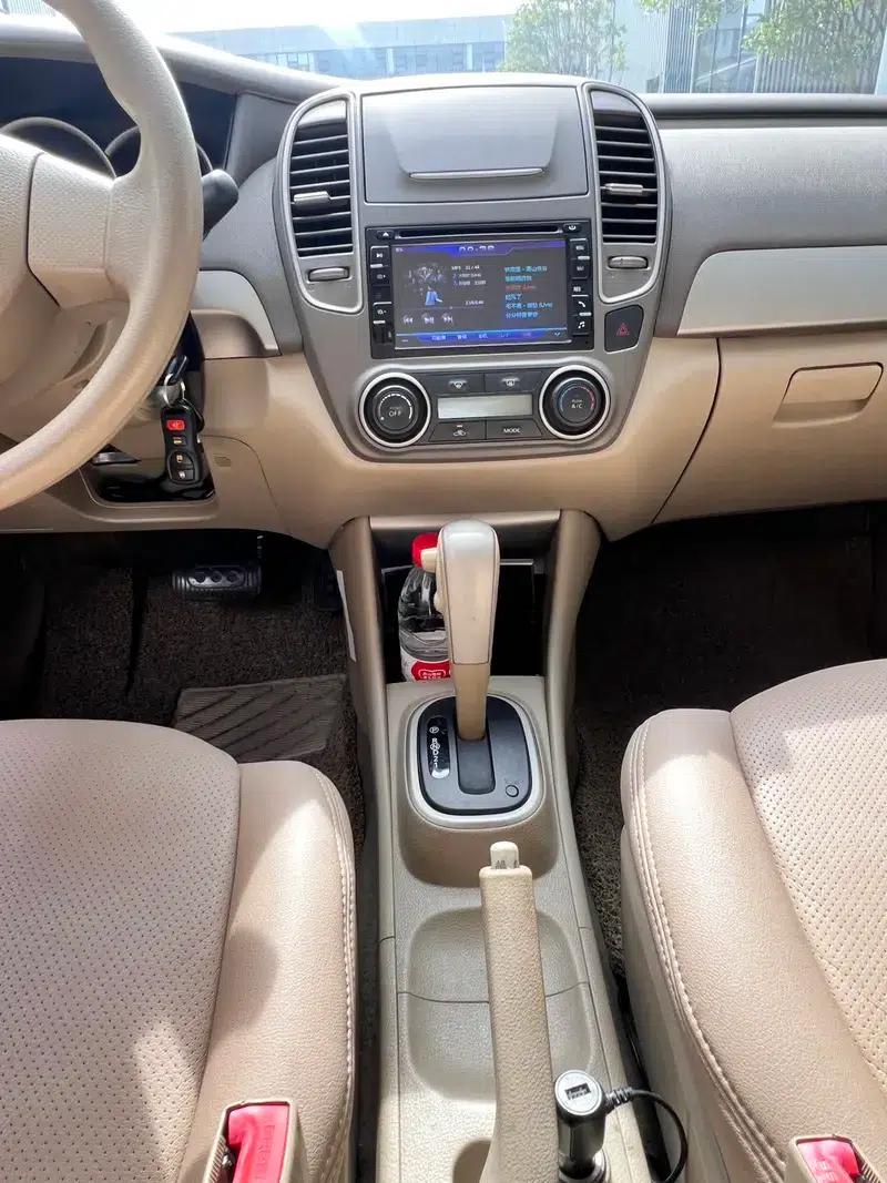 Nissan Sylphy 2012 1.6XE CVT Comfort Edition — миниатюра 11