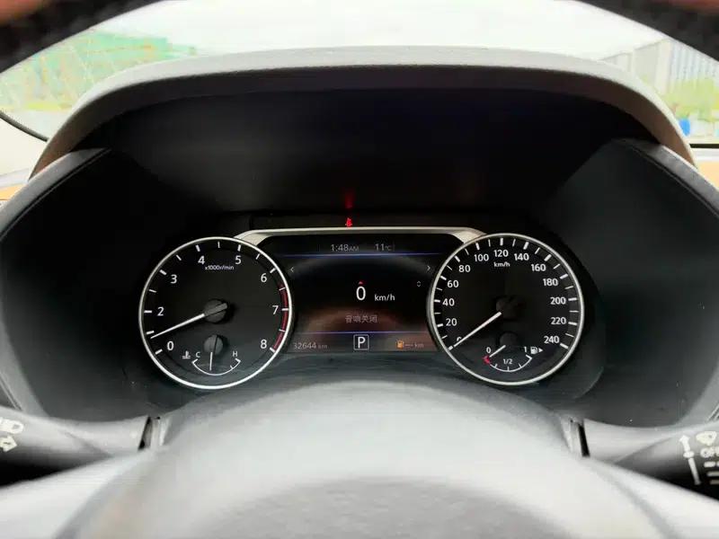 Nissan Sylphy 2020 1.6L TOP CVT Luxury Edition — миниатюра 10
