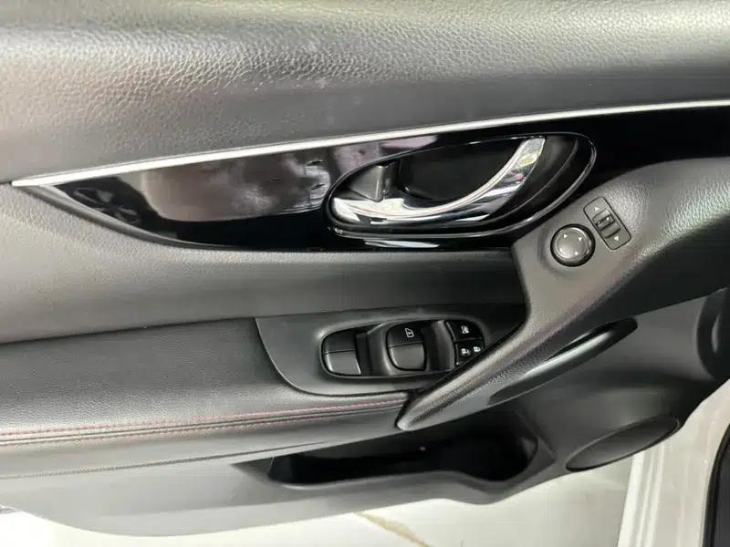 Nissan Qashqai 2016 2.0L CVT Luxury Edition — миниатюра 19