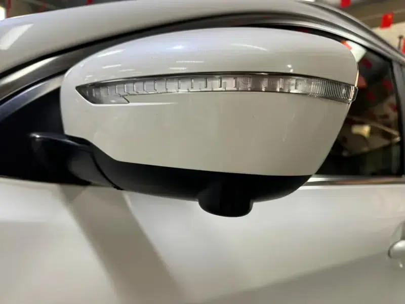 Nissan Qashqai 2016 2.0L CVT Luxury Edition — миниатюра 8