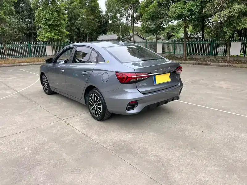 Roewe i5 2021 1.5L Manual Diamond Edition — миниатюра 3