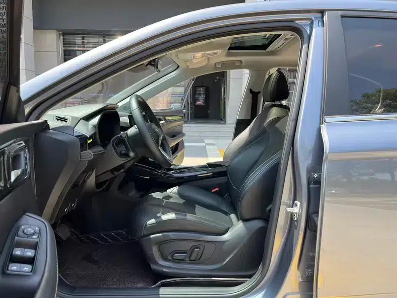 Roewe i5 2021 Facelift 1.5L CVT Star Edition — миниатюра 19