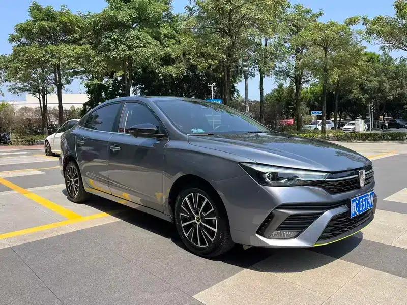 Roewe i5 2021 Facelift 1.5L CVT Star Edition — миниатюра 3