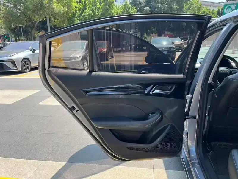 Roewe i5 2021 Facelift 1.5L CVT Star Edition — миниатюра 25