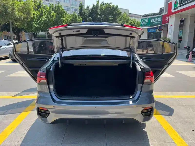 Roewe i5 2021 Facelift 1.5L CVT Star Edition — миниатюра 26