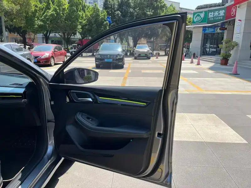 Roewe i5 2021 Facelift 1.5L CVT Star Edition — миниатюра 34
