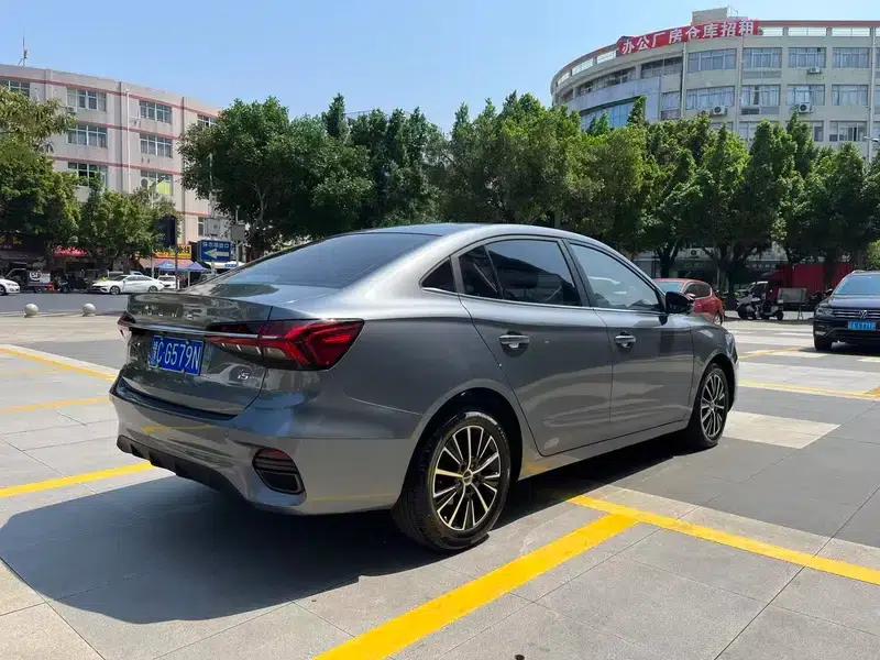Roewe i5 2021 Facelift 1.5L CVT Star Edition — миниатюра 7