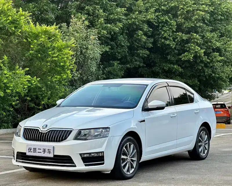 Octavia 2017 1.6L Automatic Comfort Edition — миниатюра 1