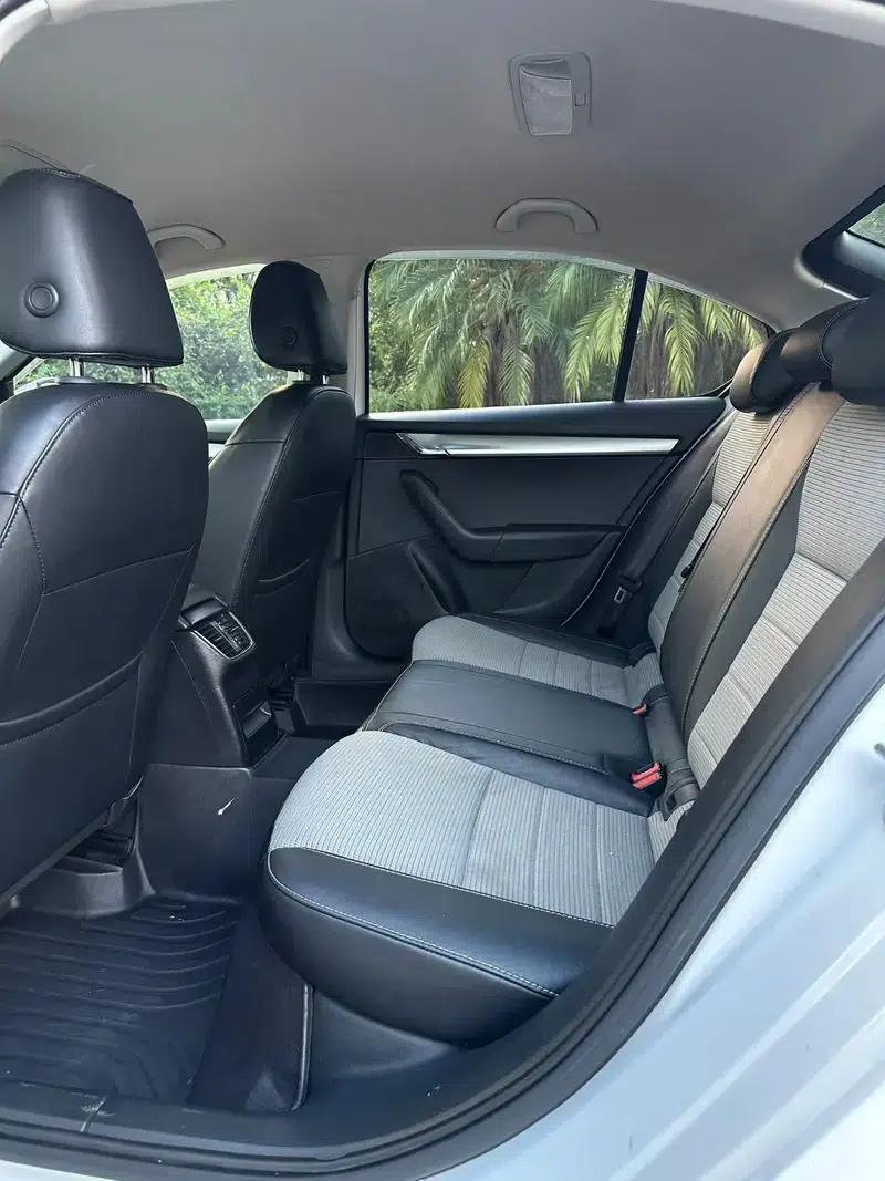 Octavia 2017 1.6L Automatic Comfort Edition — миниатюра 7