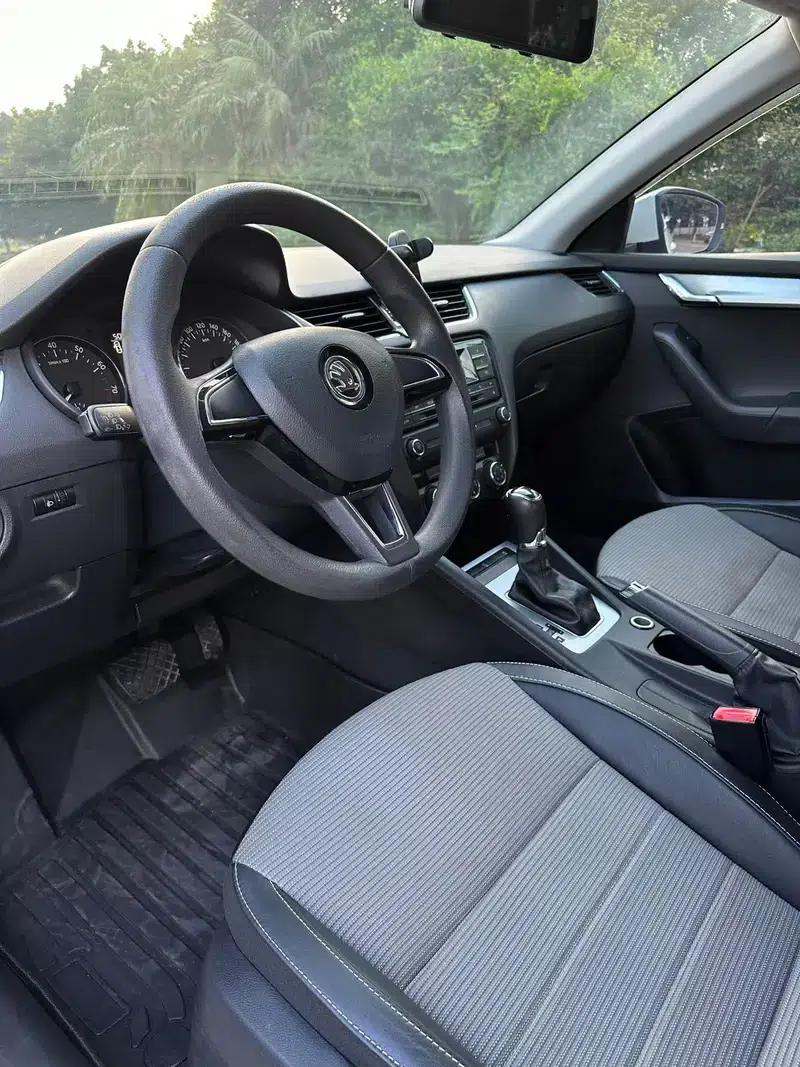 Octavia 2017 1.6L Automatic Comfort Edition — миниатюра 9