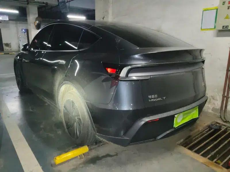 Model Y 2025 Rear-Wheel Drive First Edition — миниатюра 4
